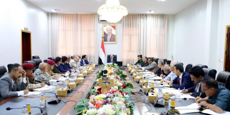 الحكومة تناقش إجراءات تشديد الرقابة على المنافذ البرية والبحرية ومكافحة شبكات التهريب
