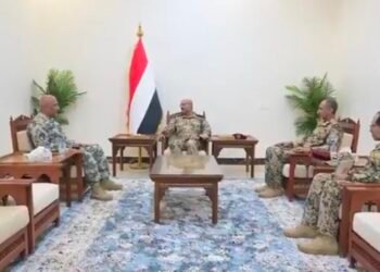 الفريق طارق صالح يستقبل في المخا رئيس مصلحة خفر السواحل