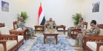 الفريق طارق صالح يستقبل في المخا رئيس مصلحة خفر السواحل