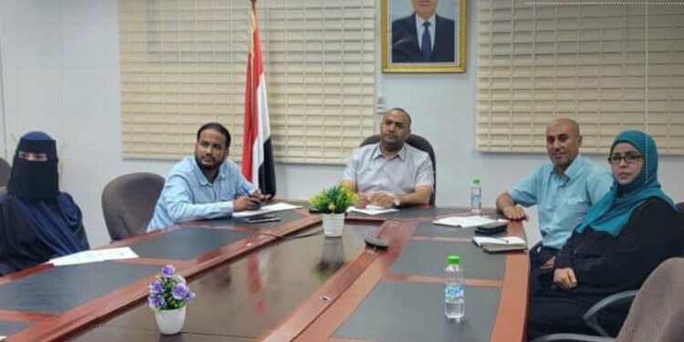 وزارة الصناعة تبحث مع هيئتي المواصفات والتقييس الخليجي تطوير جودة العسل اليمني وتهيئته للتصدير