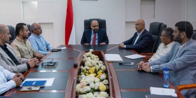 وزارة الاتصالات تبحث جاهزية قطاعاتها وتأمين خدماتها لدعم عملية فجر اليمن