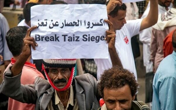 حصار تعز : أكثر من مليوني لتر ديزل و51 مقطورة غاز ومئات الناقلات ممنوعه من الدخول