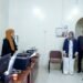 رئيس الوزراء يزور وزارة الشؤون القانونية ويؤكد على دورها في اعداد ملفات جرائم مليشيات الحوثي الإرهابية