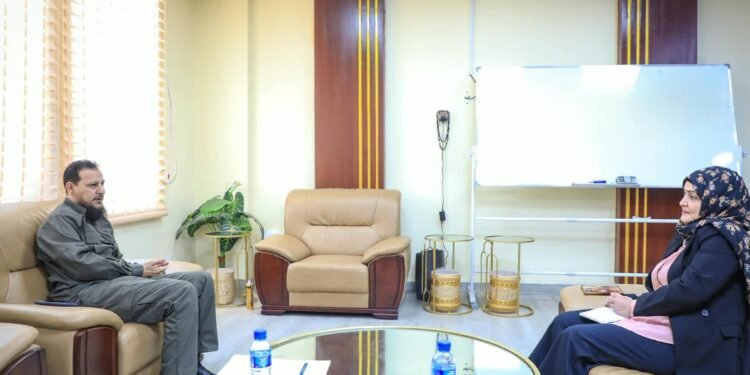 محافظ العاصمة عدن يناقش مع وزيرة الشؤون القانونية آليات تعزيز مبادئ الشفافية وحماية المال العام