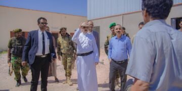 محافظ شبوة يشيد بمستوى الإنجاز ويصادق على عقد تنفيذ المرحلة الثانية بكلية المجتمع بشبوة